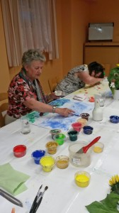 zwei Frauen beim Malen